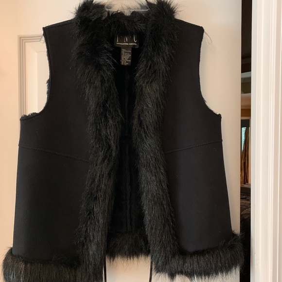 Women’s black vest - Picture 1 of 2